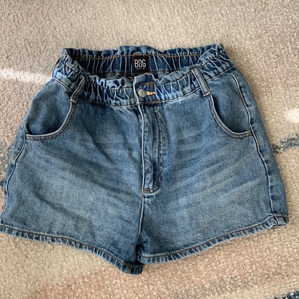 BDG URBAN OUTFITTERS super high waisted pull on mom jeans with stretch waist